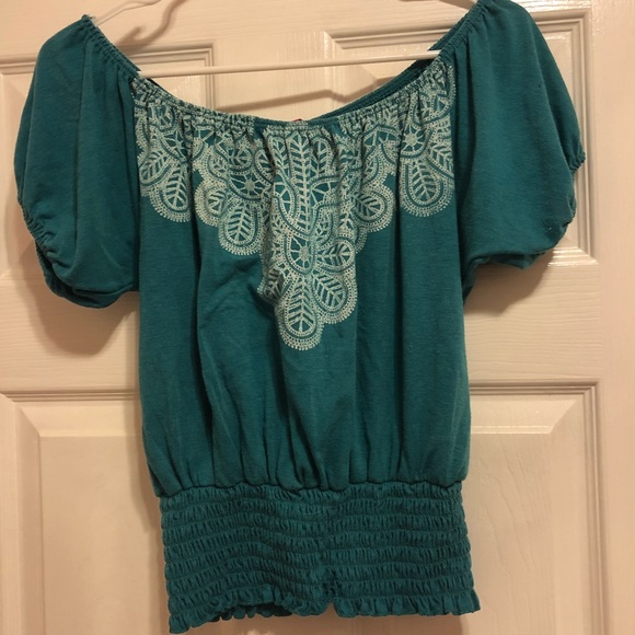 Off the Shoulder top - Picture 4 of 4